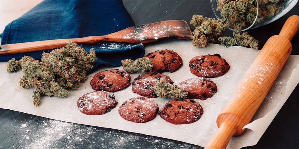 cannabis buds and cookies 