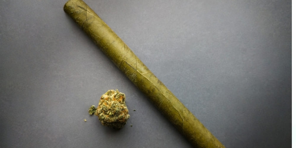 Best Blunts for Nighttime Relaxation 2025 Alien OG blunt providing ultimate relaxation and sleepiness