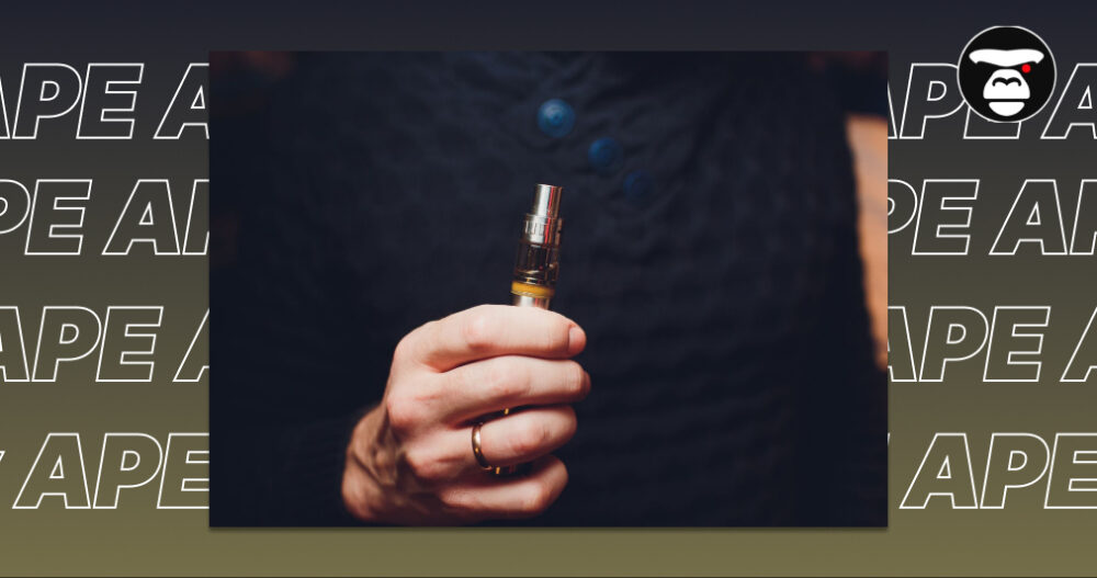 Vape Cartridges: A Complete Buyer’s Guide in Los Angeles Man Holding Vape Pen